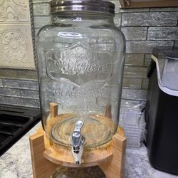 Yorkshire Glassware Beverage Dispenser with Stand