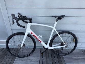 Trek Domane SL5 Road Bike Gen 3 2021 60cm – White / Red carbon frame