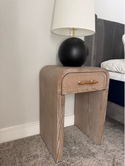Matching Nightstands & Table Lamp set