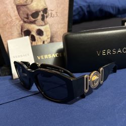 Versace Medusa Biggie Sunglasses. BRAND NEW!!