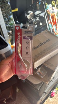 Kwikset universal door right hand lever door handle