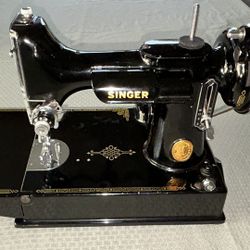 Singer Featherweight Sewing Machine