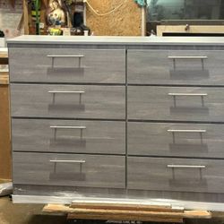 8- DRAWERS DRESSER  