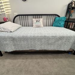 Day/Trundle  Bed w/Mattresses
