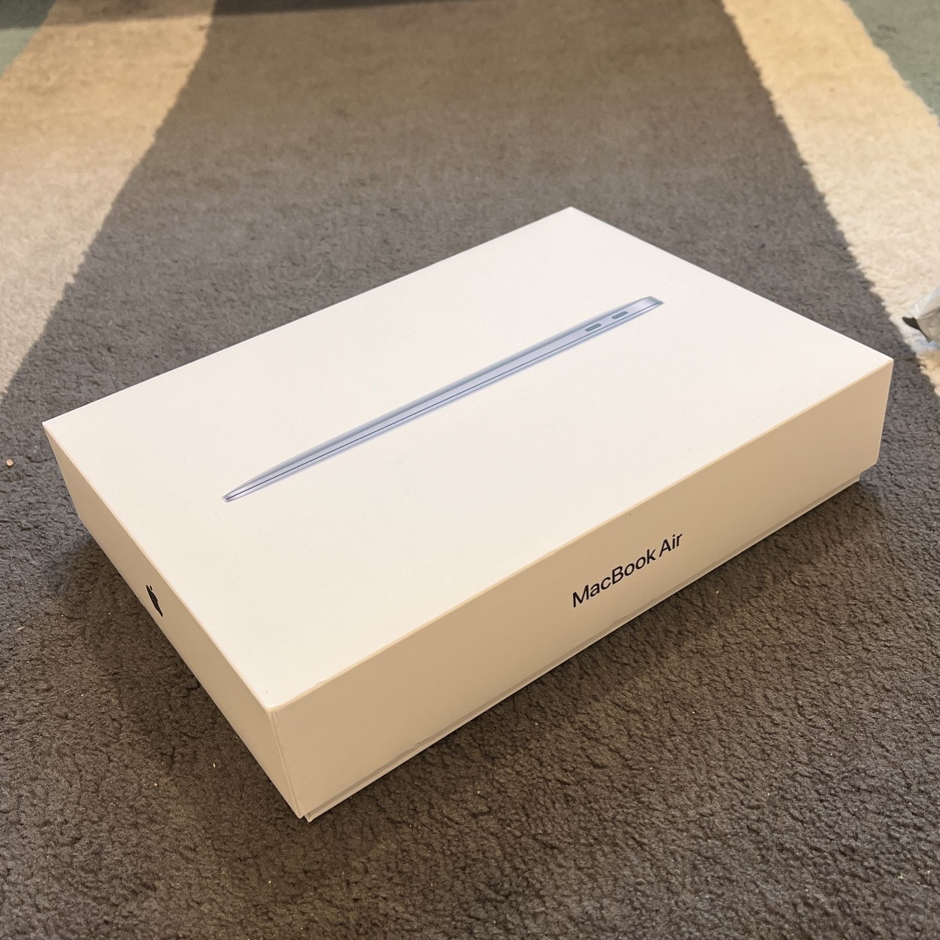 Box - MacBook Air 