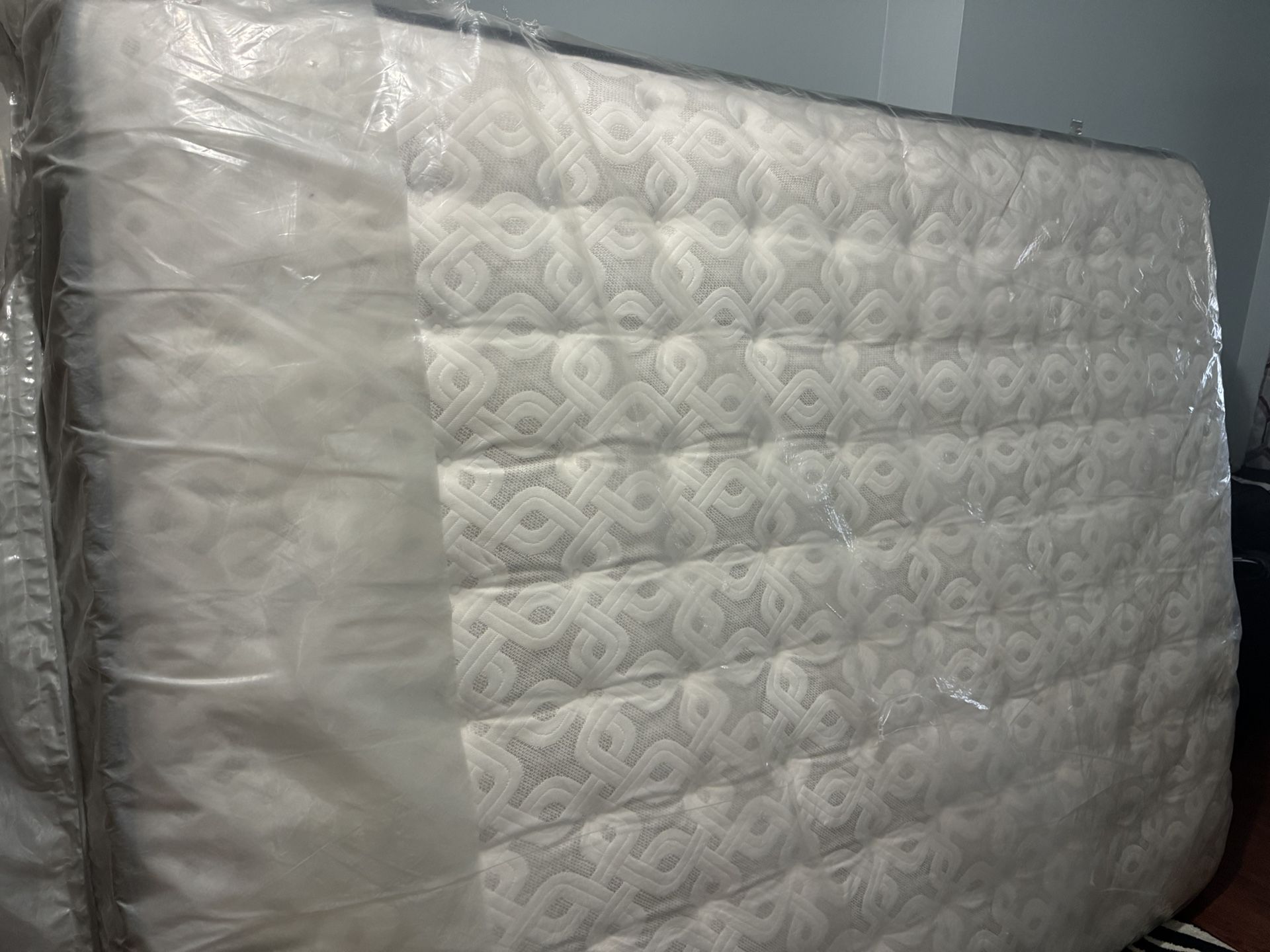 Queen size SEALY Mattress & Box Spring for Sale -$200 (Was $600)