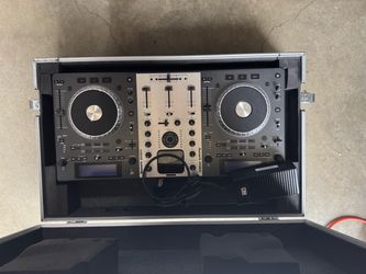 Numark MixDeck DJ Controller / CD & USB System w/ Road Case