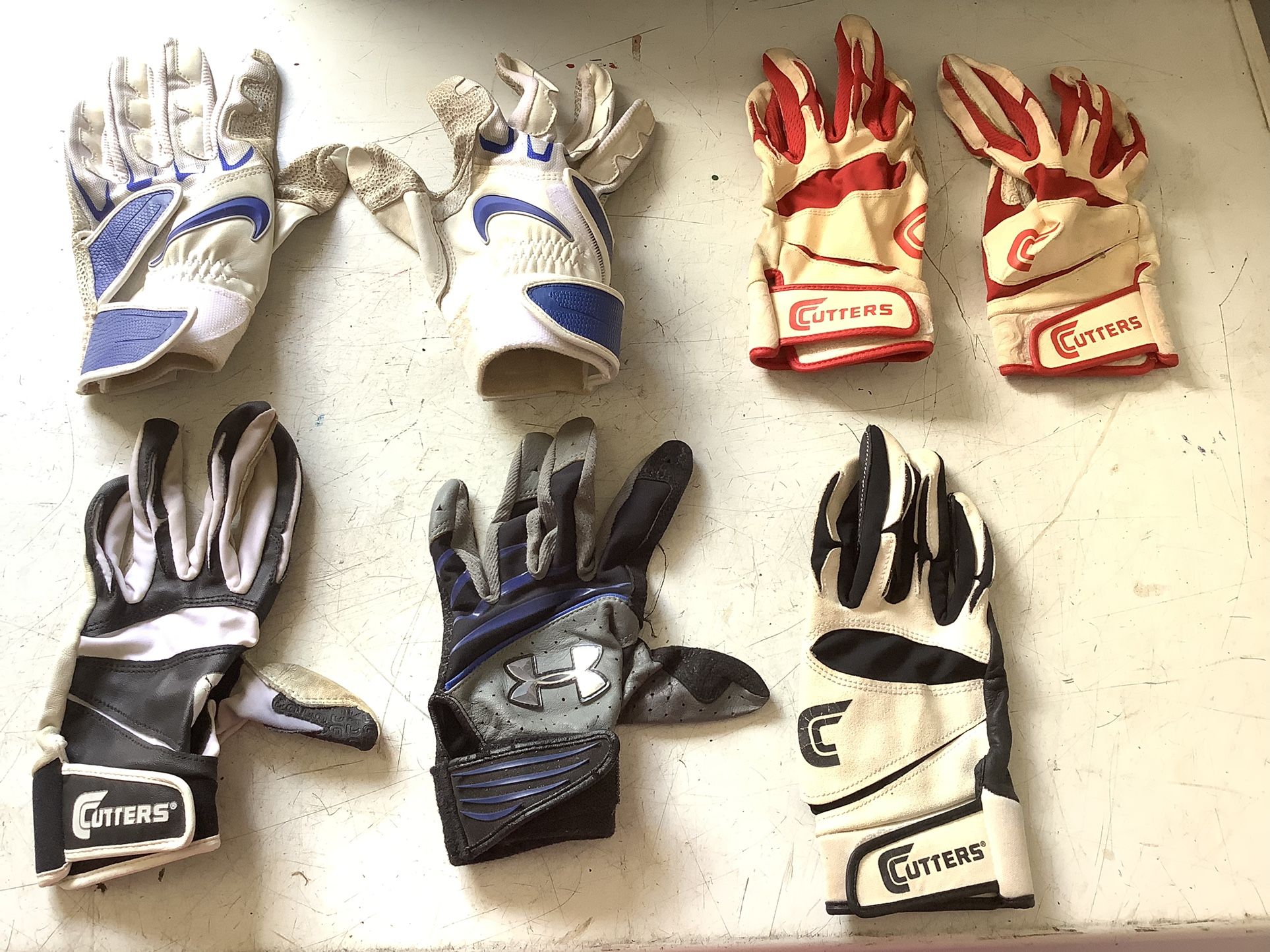 Mixed Lot Of Batting Gloves Medium