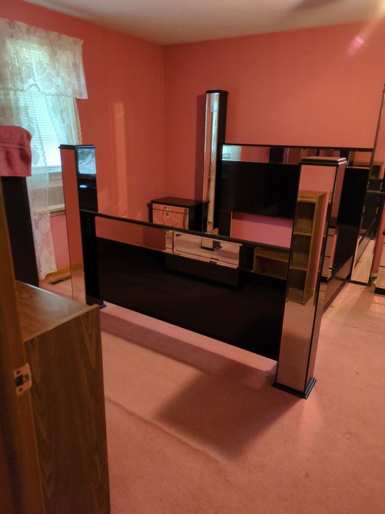 Black And Mirrored Bedroom Set