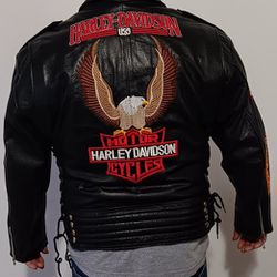 Men's black leather motorcycle jacket size large 