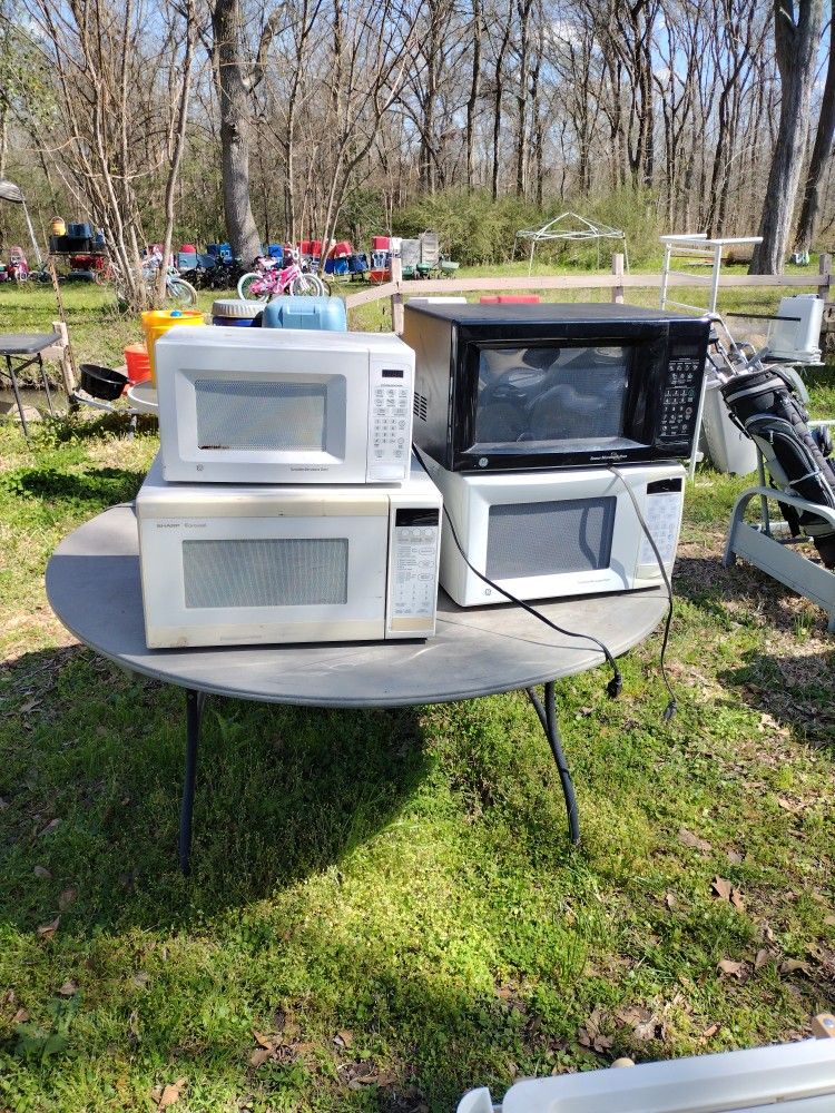 Assortment of Microwave Ovens 