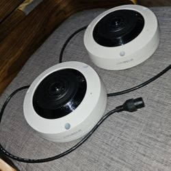 2 Wisenet Security Cameras 
