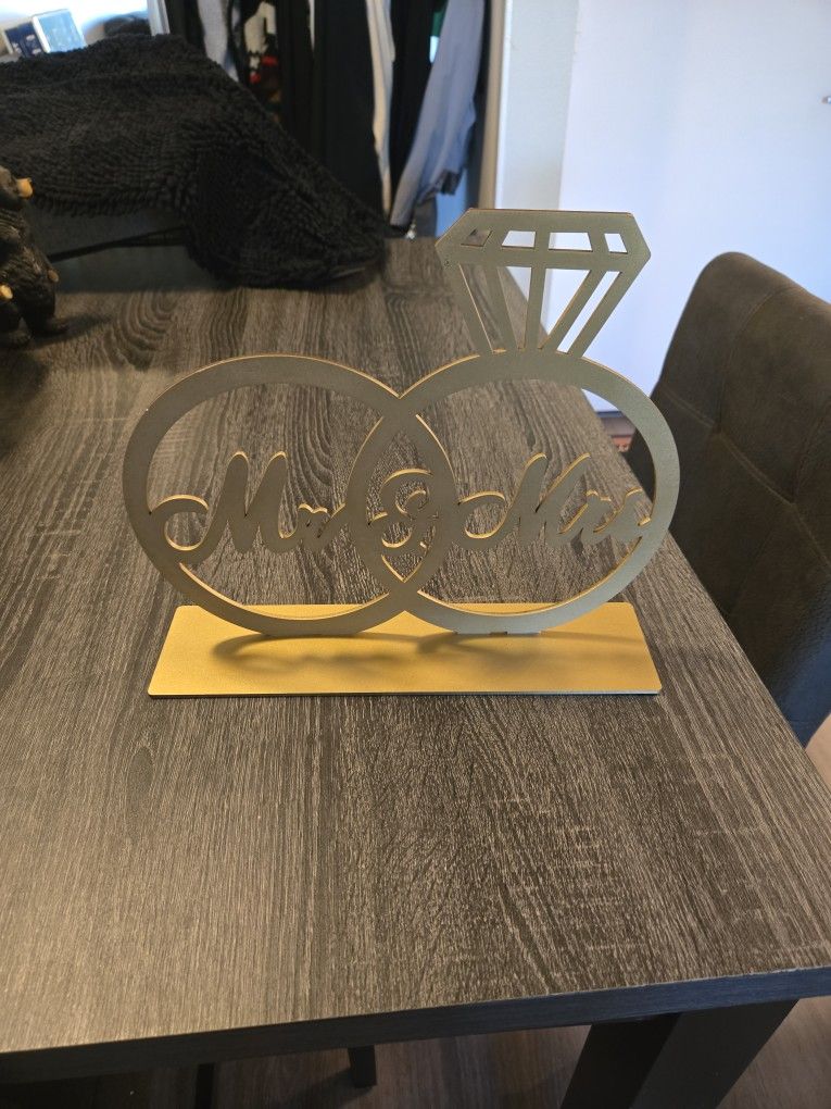 Mr and Mrs Sign