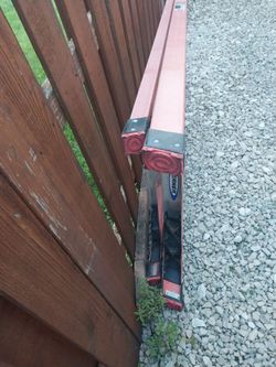 10 ft Fiberglass Step Ladder with 375 lbs Laad  ( Condition Good  )