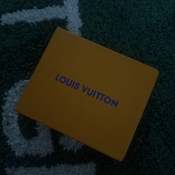 Black L v Wallet