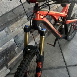 Carbon fiber Mountain bike in great condition