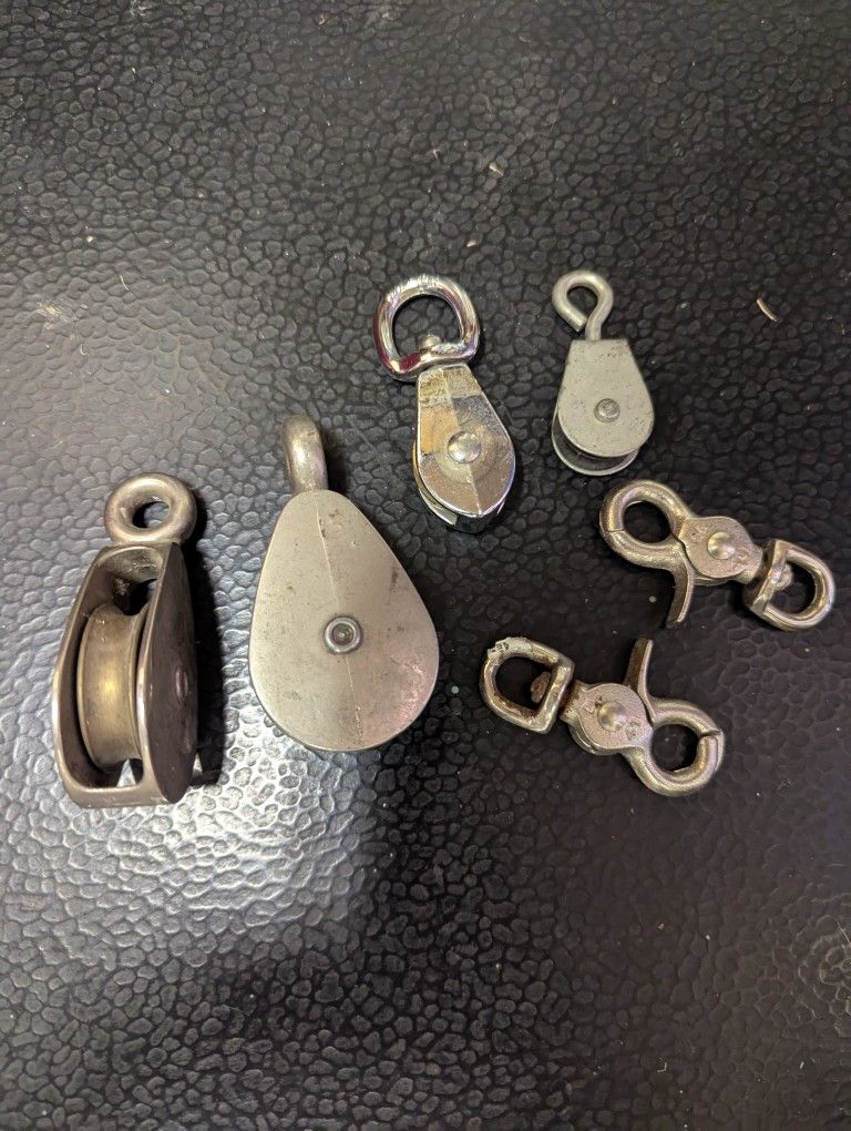 Pullies And Lock Hooks