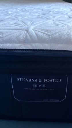 KING MATTRESS. (ONLY MATTRESS)