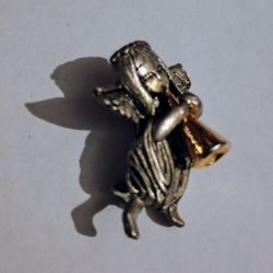 SIGNED DM 95 Gothic Metal Pewter Cherub Angel with Trumpet Horn Vintage Collectible Lapel Pin Brooch A-1