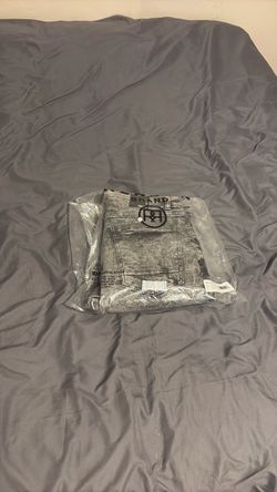 Lightly distressed skinny jeans size 32x32
