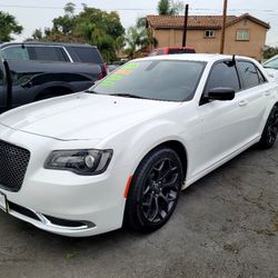 2019 Chrysler 300 Touring 