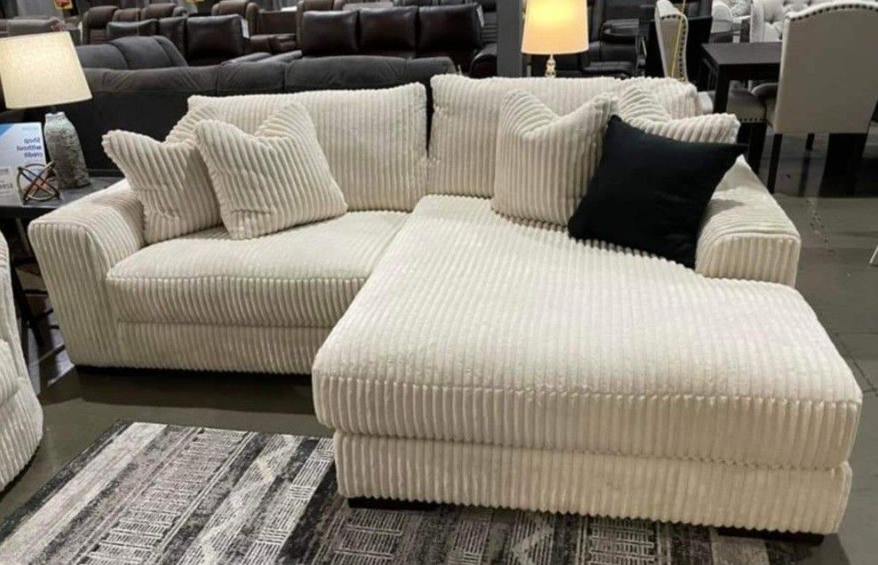 Brand New/ White Oversized Sectional, Seccional, Couch 