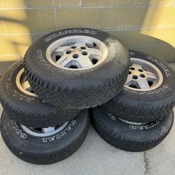 P235/75R15 Jeep Wheels And Tired 