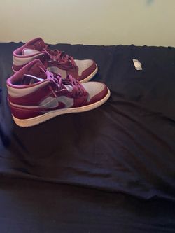 Jordan 1 maroon