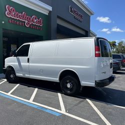 CHEVY EXPRESS 4.8 2500.  CLEAN TITLE IN  HANDS 