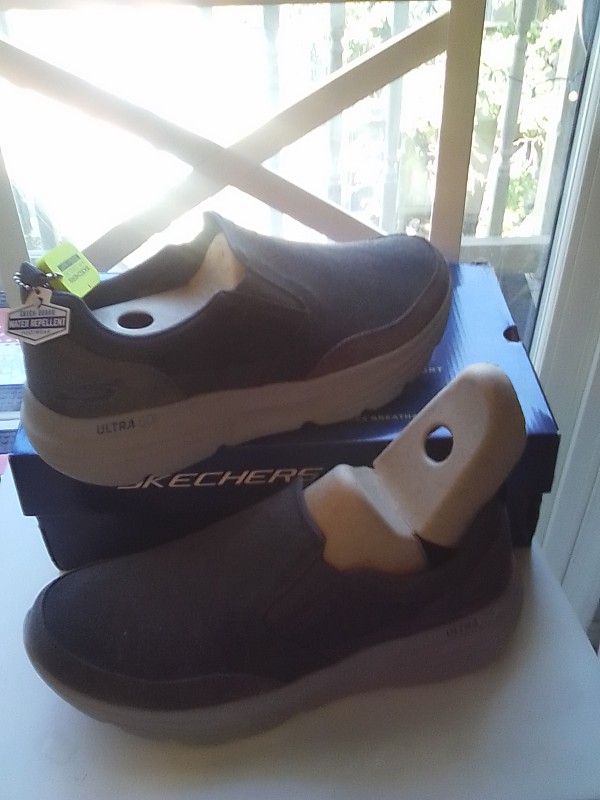 NEW mens Size 11