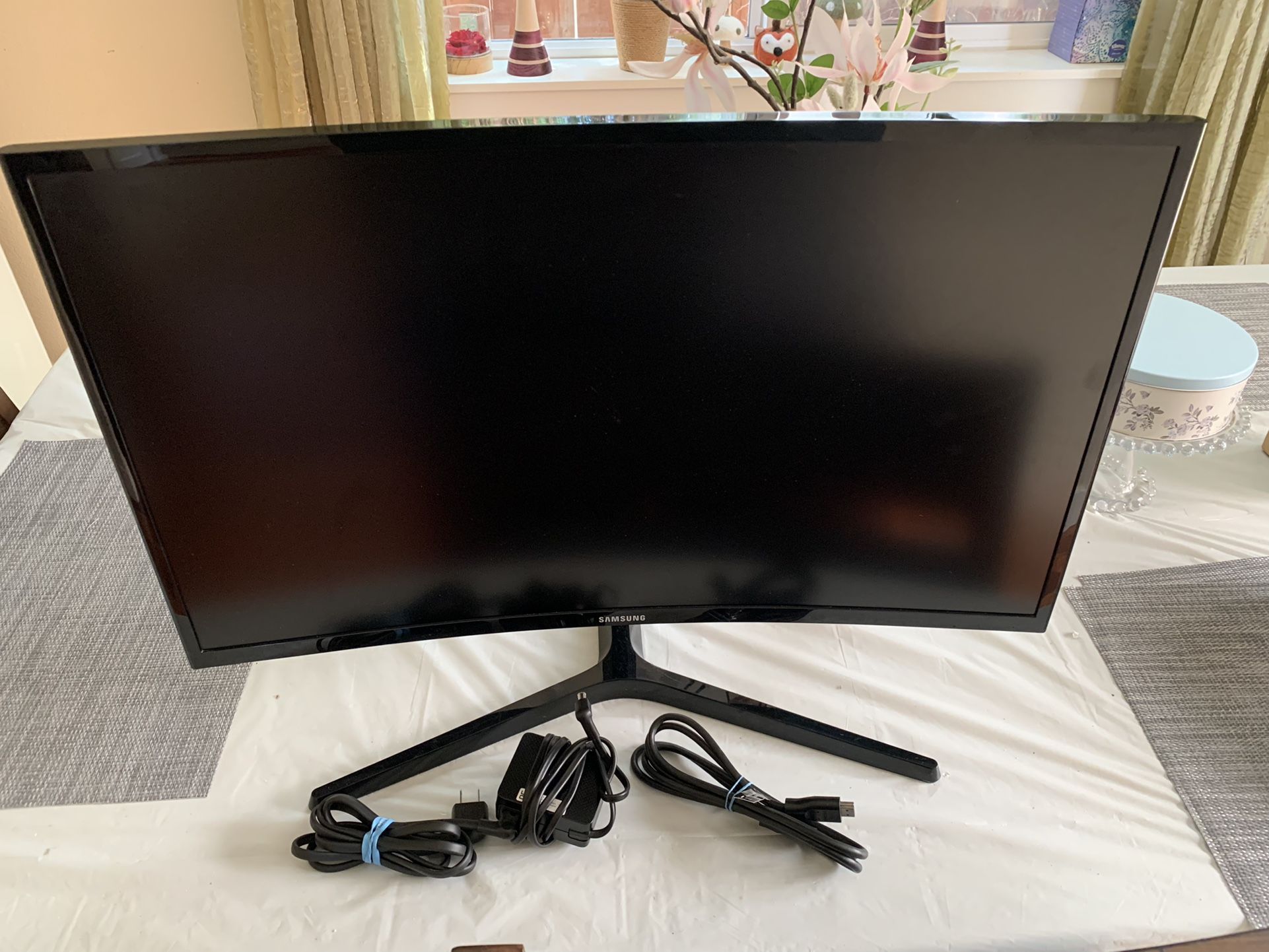 Samsung 27” Curved Monitor