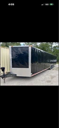 2017 35’ V-Nose Triple axle Enclosed Trailer