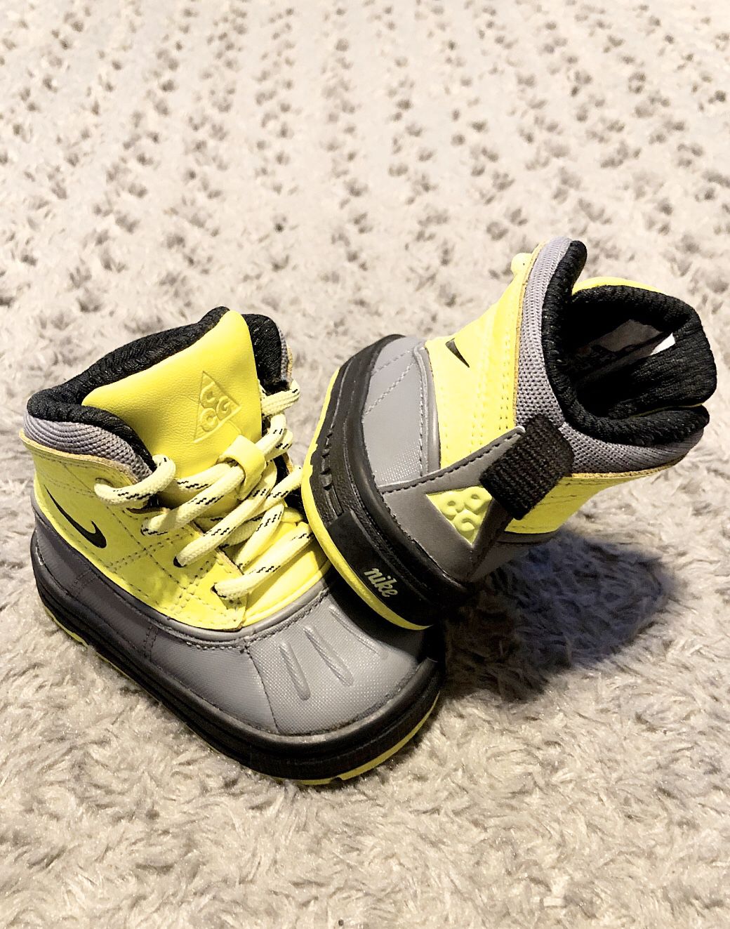 Toddler Nike Woodside 2 High Boots paid $49 size 3C Like New! Great condition Style# 524874
