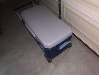 Large Rolling Cooler with Telescoping Handle igloo