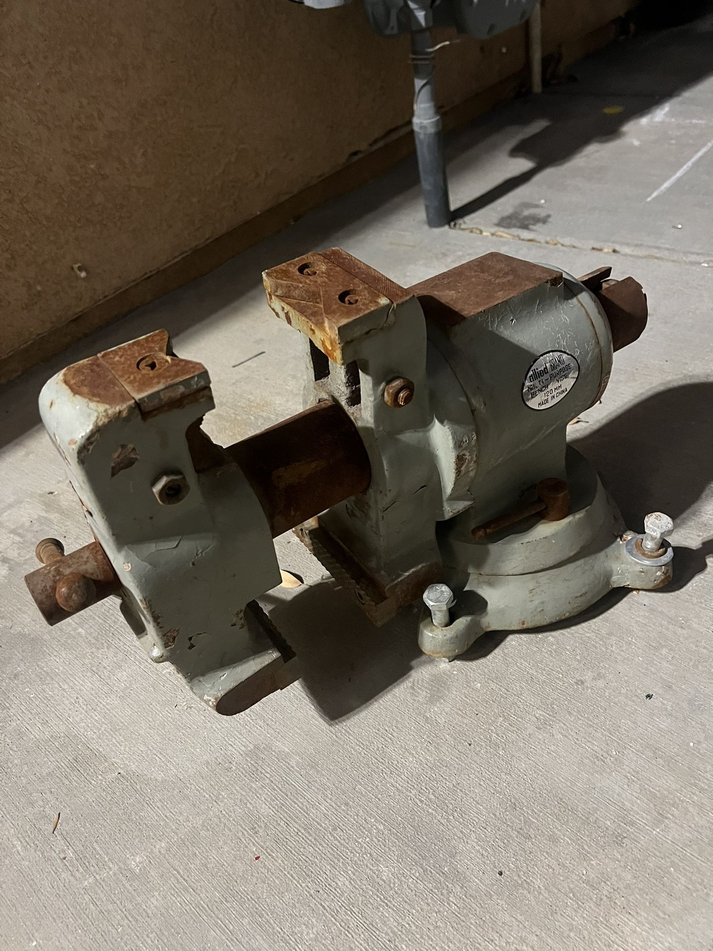 Bench Vise