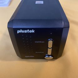 Plustek OpticFilm 8200i SE Film Scanner