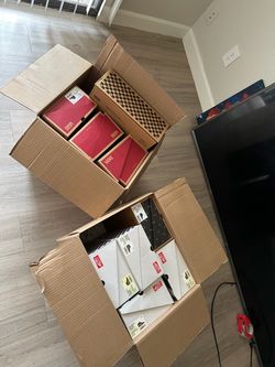Vans Sneakers Lot – Multiple Pairs in Boxes