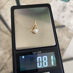 14k Solid Gold Pearl Pendant 