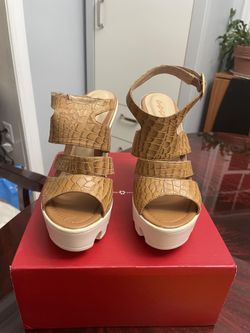 Women’s Size 7 Platform Sandals 