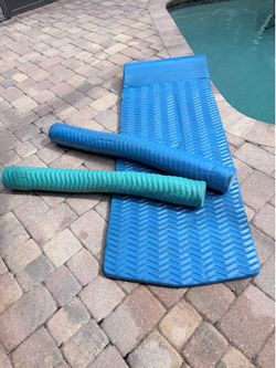 Pool floats
