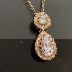  NWOT. Girl’s Necklace. Gold Tone