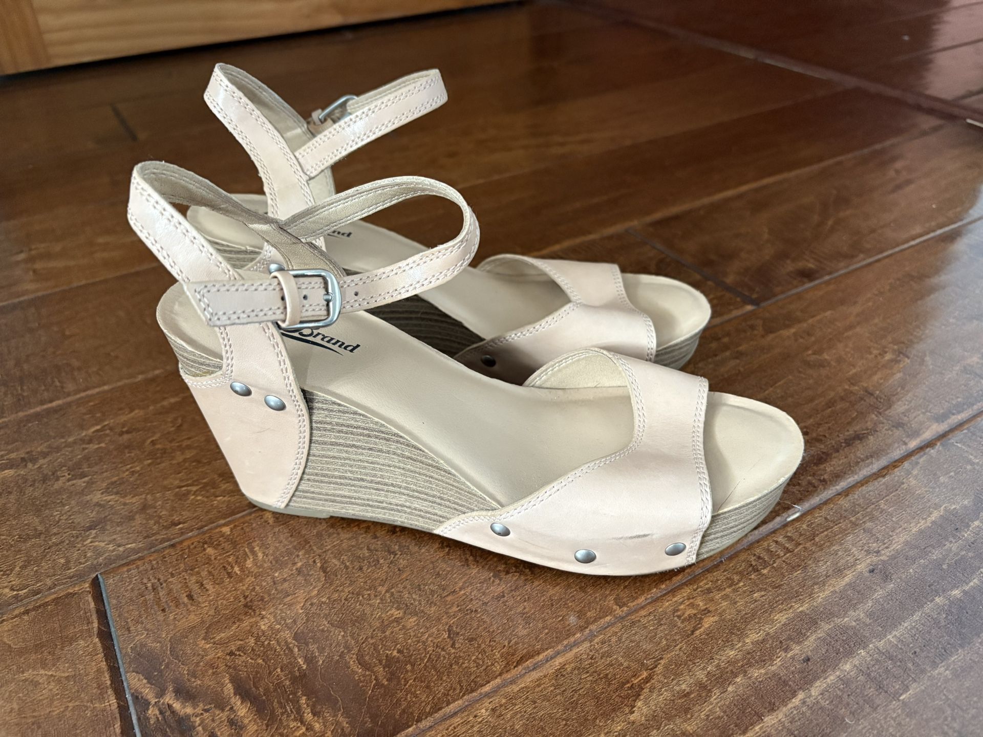 Lucky Brand Women's Nude Wedge 4 Inch Sandals size 9