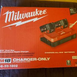 NEW MILWAUKEE 48-59-1802 M18 18V DUAL BAY SIMULTANEOUS LITHIUM-ION RAPID BATTERY CHARGER