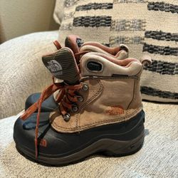 Boys The North Face Snow Boots Size 1y
