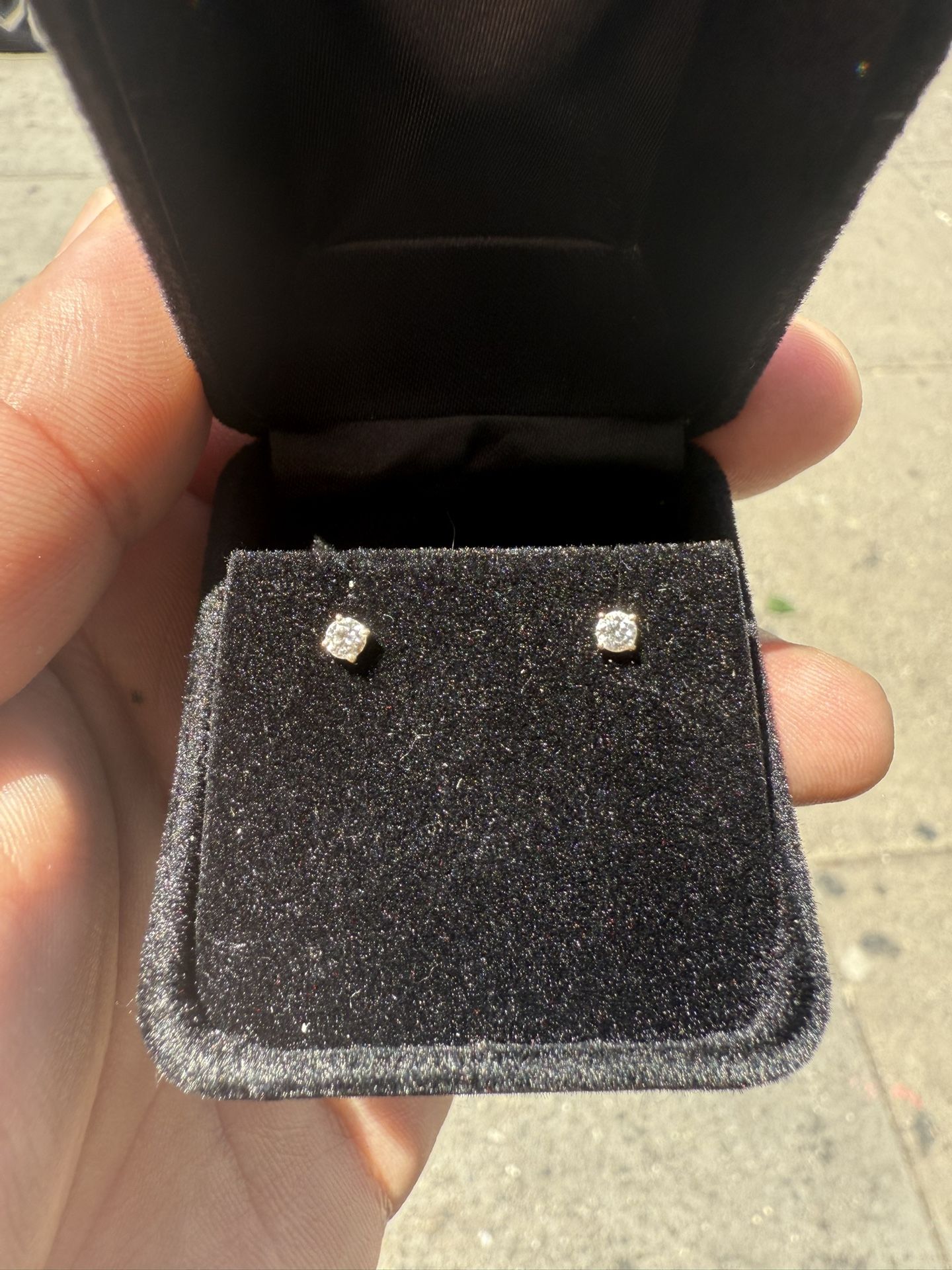 0.2 CT YELLOW GOLD DIAMOND EARRINGS