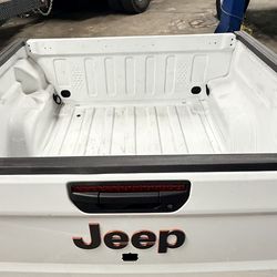 Jeep JT Gladiator Bed