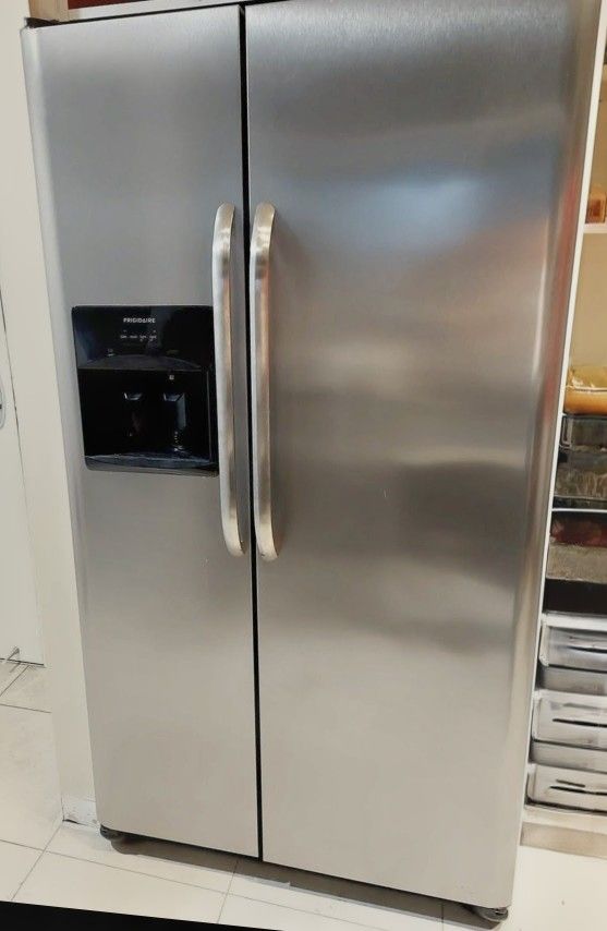 NEED GONE Frigidaire Fridge Stainless Steel Refrigerator Water Ice Dispenser