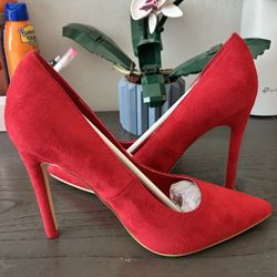 7 1/2 Red Heels