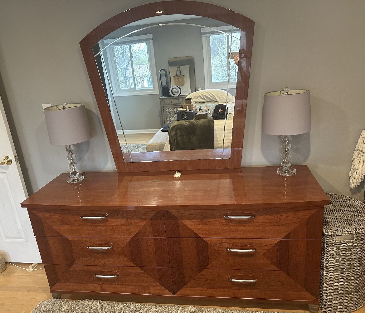 Dresser Vanity Mirror & Lamps