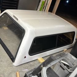 2017 Ford F-250 XL Truck Cap